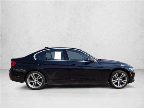 Used 2018 BMW 330i xDrive Sedan AWD/4WD image 5