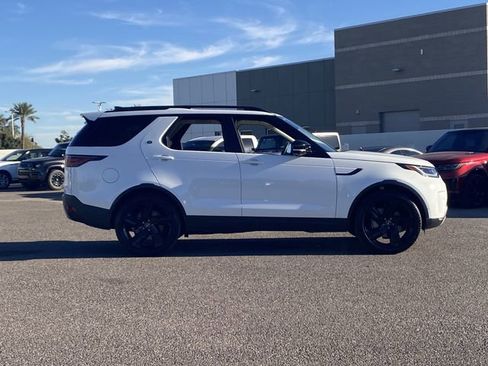 Used 2025 Land Rover Discovery S image 27