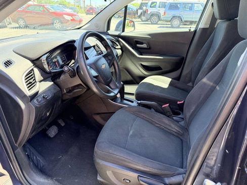 Used 2019 Chevrolet Trax LS AWD/4WD image 9