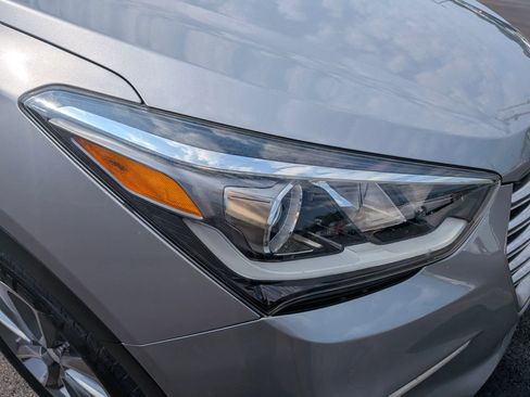 Used 2017 Hyundai Santa Fe SE AWD/4WD image 12