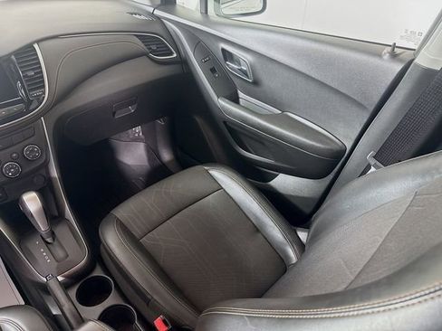 Used 2018 Chevrolet Trax LT w/ LT Convenience Package AWD/4WD image 24