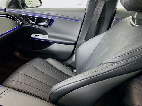 Used 2025 Mercedes-Benz E 350 4MATIC Sedan image 26