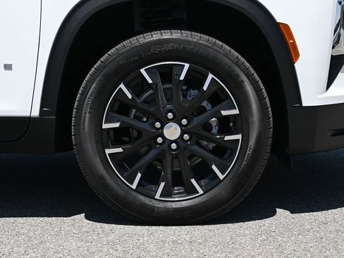 New 2026 Chevrolet Traverse LT w/ Sun and Wheel Package FWD image 11
