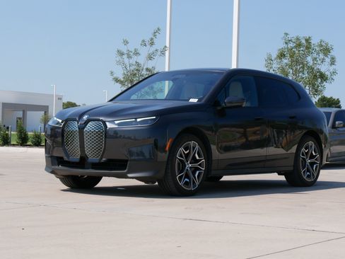 Certified 2024 BMW iX xDrive50 w/ Premium Package AWD/4WD image 3