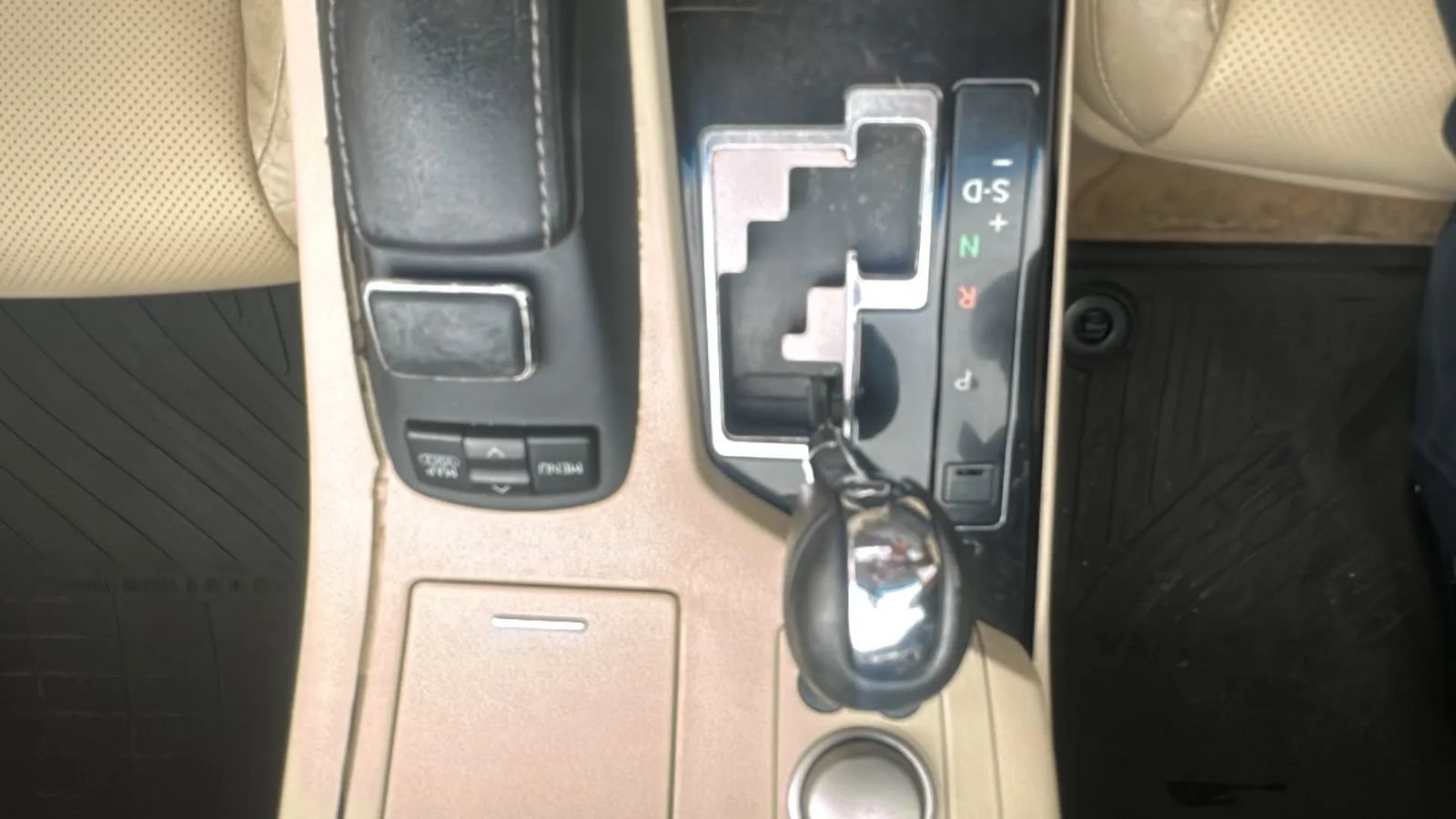 Used 2013 Lexus ES 300h w/ Luxury Pkg FWD image 18