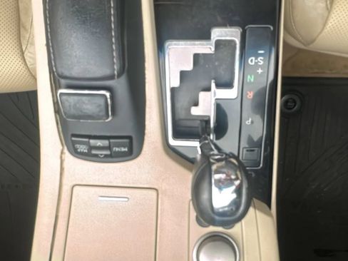 Used 2013 Lexus ES 300h w/ Luxury Pkg FWD image 18