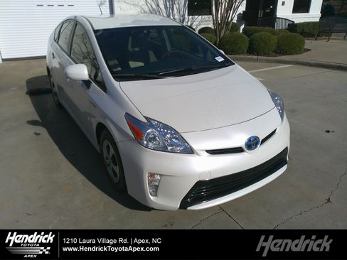 Used 2015 Toyota Prius Two image 1