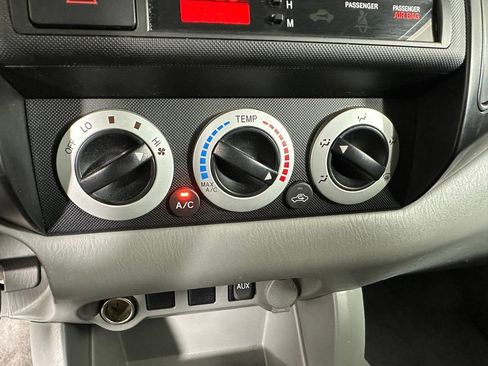 Used 2011 Toyota Tacoma 4x4 Regular Cab image 13