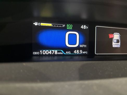 Used 2016 Toyota Prius Two image 2