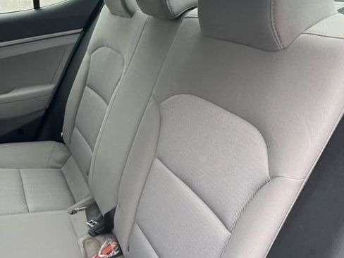 Used 2018 Hyundai Elantra SE image 9