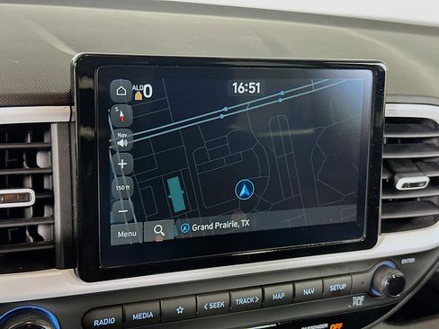 Used 2025 Hyundai Venue Limited image 21