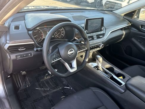 Used 2025 Nissan Altima 2.5 SV image 10