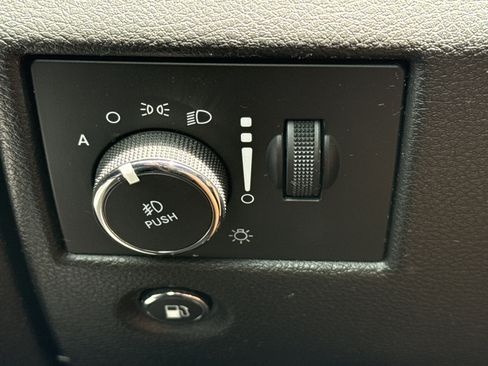 Used 2021 Jeep Grand Cherokee Laredo X AWD/4WD image 23