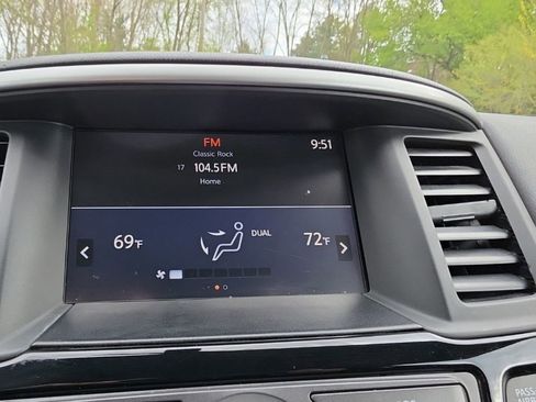 Used 2017 Nissan Pathfinder SV AWD/4WD image 14