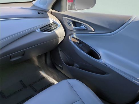 Used 2018 Chevrolet Malibu Premier w/ Driver Confidence Package image 15