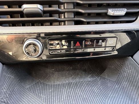 Used 2025 Ford Explorer Active image 25