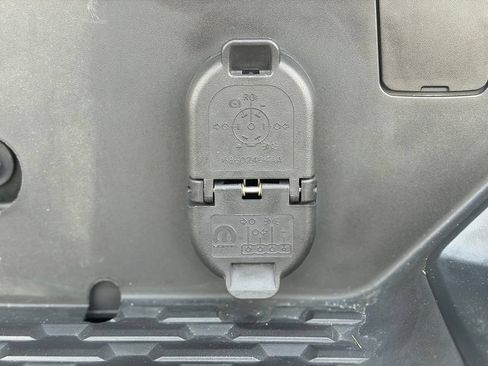Used 2025 RAM 1500 Big Horn AWD/4WD image 9