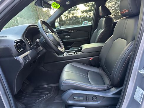 Certified 2024 Honda Pilot TrailSport image 20
