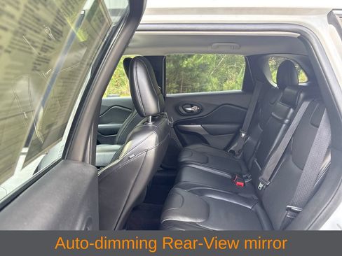 Used 2019 Jeep Cherokee Limited w/ Luxury Group AWD/4WD image 28
