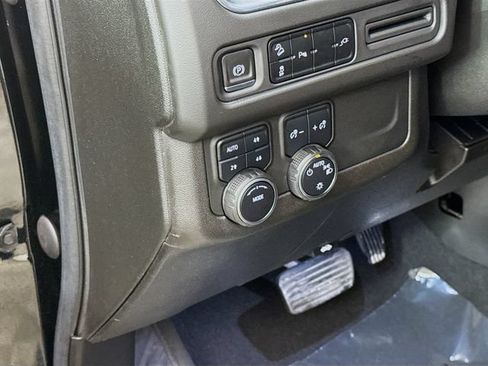 Used 2021 Chevrolet Suburban Z71 AWD/4WD image 10