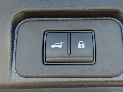 Used 2023 Nissan Rogue SV w/ SV Premium B Package image 11