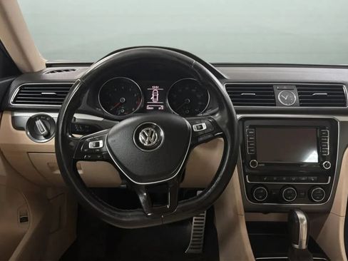 Used 2017 Volkswagen Passat 1.8T R-Line FWD image 10
