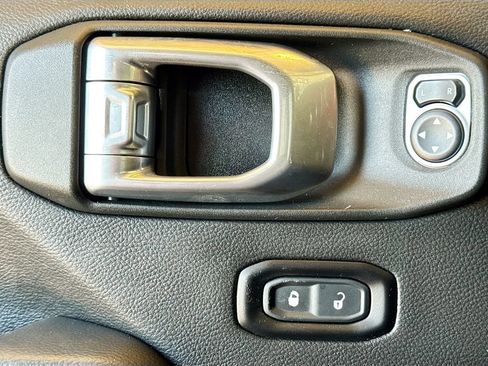 Used 2021 Jeep Wrangler Unlimited Rubicon AWD/4WD image 22