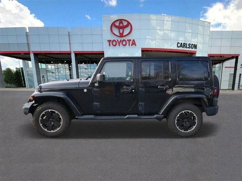 Used 2012 Jeep Wrangler Unlimited Sahara image 7