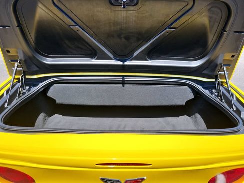 Used 2013 Chevrolet Corvette Grand Sport w/ 3LT Preferred Equipment Group RWD image 20