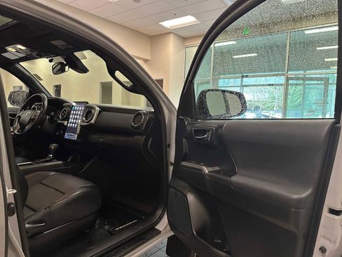 Used 2019 Toyota Tacoma TRD Off-Road image 29