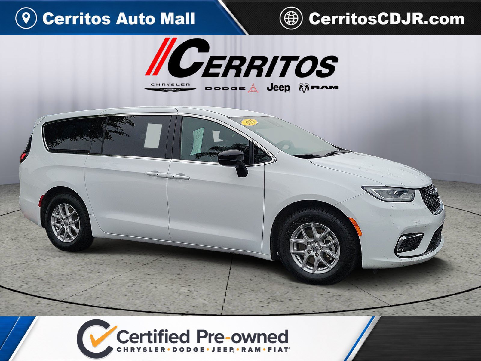 Certified 2025 Chrysler Pacifica Select FWD image 1