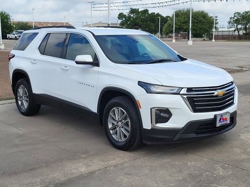 Used 2023 Chevrolet Traverse LT image 1