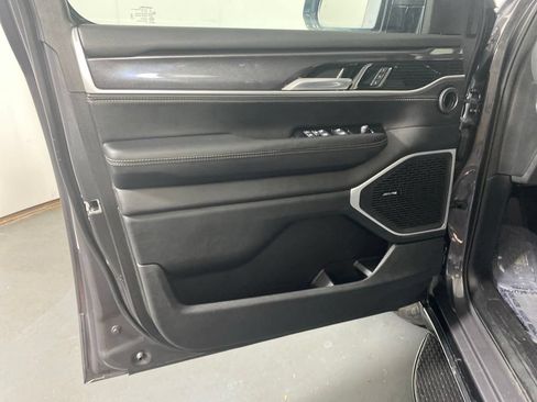 Used 2022 Jeep Wagoneer Series I w/ Premium Group I AWD/4WD image 23