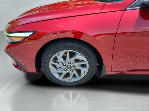 Certified 2024 Hyundai Elantra Blue FWD image 27