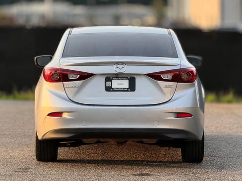 Used 2018 MAZDA MAZDA3 Touring FWD image 2