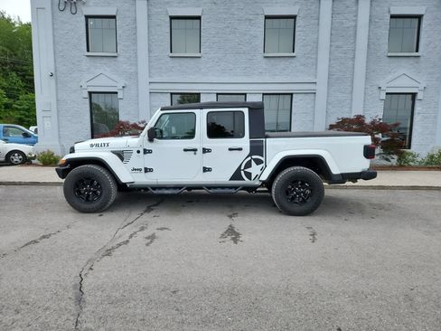 Used 2021 Jeep Gladiator Sport AWD/4WD image 2