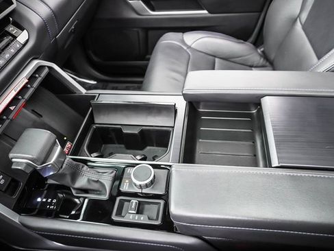 Used 2025 Toyota Sequoia Platinum image 17