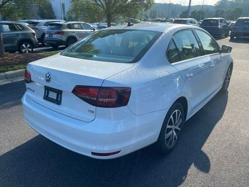 Used 2017 Volkswagen Jetta SE FWD image 4