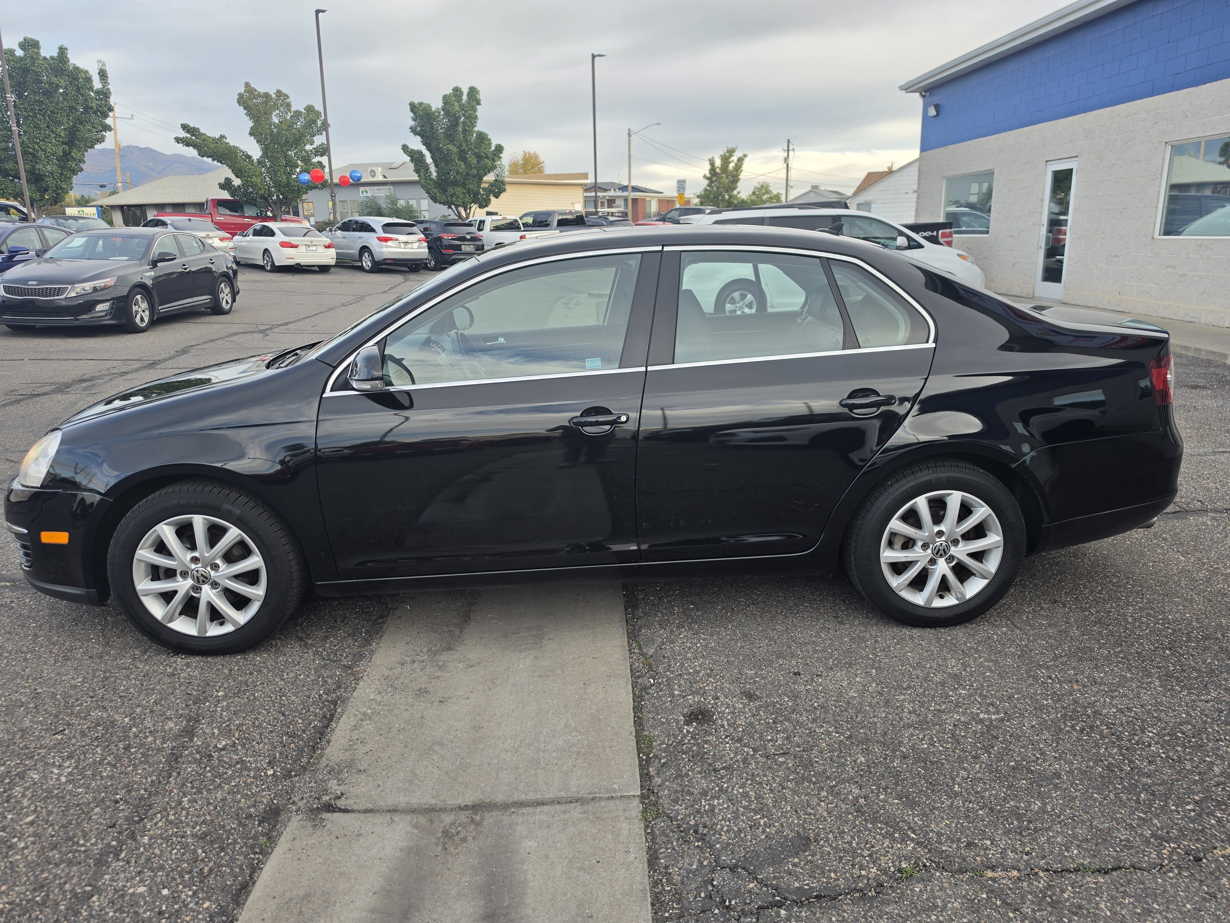 Used 2010 Volkswagen Jetta SE FWD image 4
