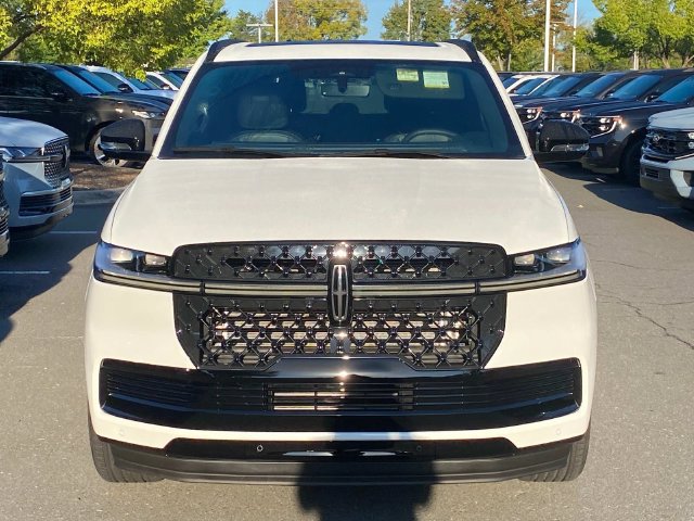 New 2027 Lincoln Navigator Reserve w/ Jet Appearance Package AWD/4WD image 2