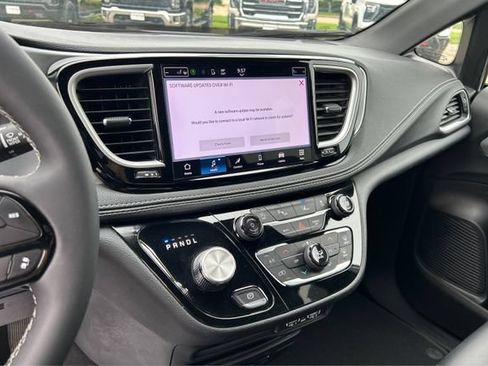 Used 2024 Chrysler Pacifica Touring-L w/ S Appearance Package AWD/4WD image 14