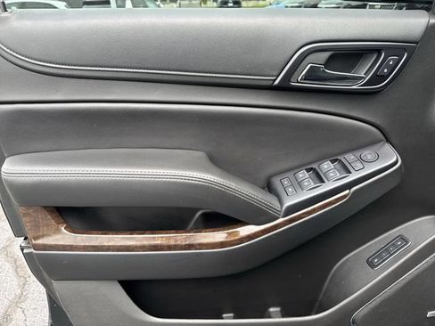 Used 2019 Chevrolet Suburban LT RWD image 10