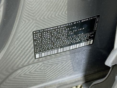 Used 2024 Volkswagen Tiguan SE image 12