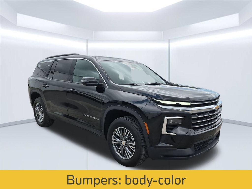 Used 2025 Chevrolet Traverse LT FWD image 9