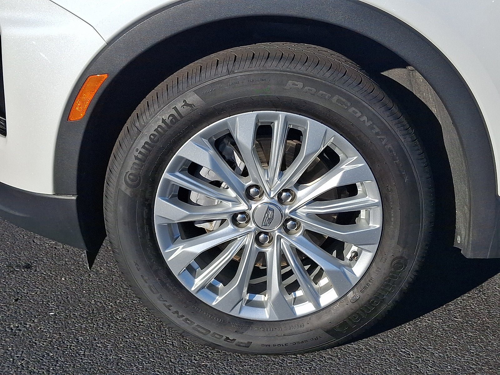 Used 2024 Cadillac XT4 Luxury w/ Cold Weather Package FWD image 8
