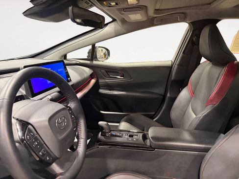 Used 2024 Toyota Prius Prime FWD image 10