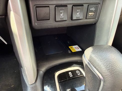 Used 2022 Toyota Corolla Cross XLE w/ Convenience Package AWD/4WD image 16