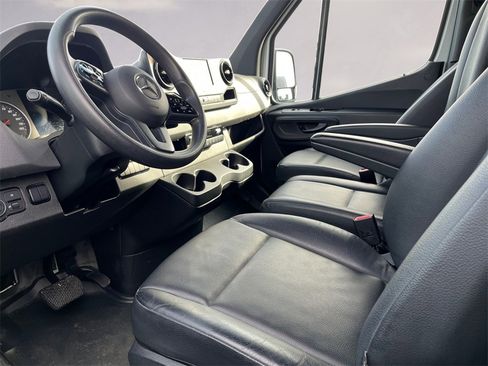 Used 2024 Mercedes-Benz Sprinter 2500 image 8