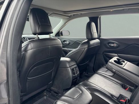 Used 2019 Jeep Cherokee Latitude Plus FWD image 20