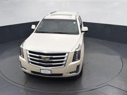 Used 2015 Cadillac Escalade Luxury image 40